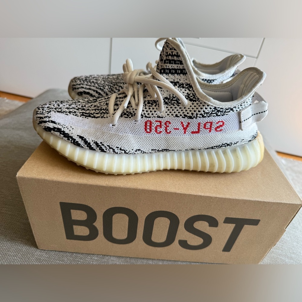 Yeezy Boost 350 V2 Sneakers Zebra White/Black/Red Size 8.5 Mens